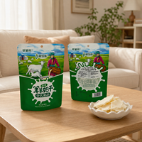 Sachet alimentaire vertical avec vernis brillant, graphismes couleur et fermeture robuste pour chocolats, biscuits, bonbons et snacks de détail