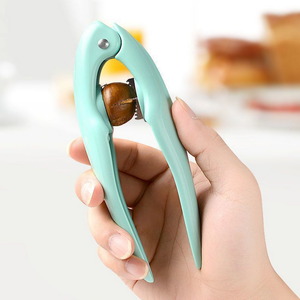 Éplucheur de châtaignes Coupe-châtaignes Pince à châtaignes <span class=keywords><strong>Casse</strong></span>-noisette <span class=keywords><strong>Ouvre</strong></span>-châtaignes Clip Éplucheur Outils de cuisine <span class=keywords><strong>Ouvre</strong></span>-fruits secs - Product Image 4