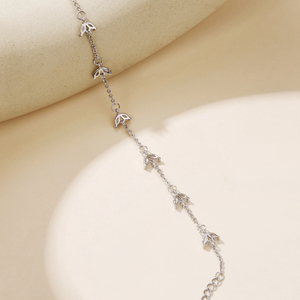 Bracelet chaîne romantique pour femme avec pendentif feuille en zircon marquise, serti griffe, en alliage plaqué rhodium, cadeau bijou - Product Image 4
