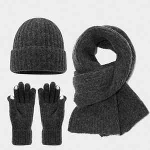 Ensemble trois pièces tendance : gants tactiles, bonnet et écharpe chauds - Product Image 2