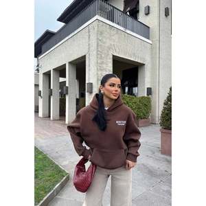 Sudadera con Capucha para Mujer, Color Marrón, con Estampado de Nueva York - Product Image 3