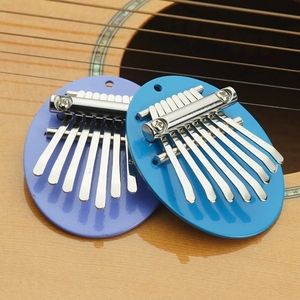 Mini Kalimba de 8 tonos de alta calidad, piano portátil para principiantes, pequeño piano de dedo con base de metal, colgante de juguete - Product Image 3