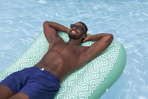 <span class=keywords><strong>Bestway</strong></span> 43729 Comfy Chill Materassino <span class=keywords><strong>Gonfiabile</strong></span> Ombreggiato in PVC con Poggiatesta, Capacità 100kg, Facile da Gonfiare - Product Image 4