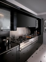 Lemari Dapur Dinding Hitam Eropa JINGSHUN Konstruksi Kayu Solid Ramah Lingkungan Termasuk Keran Furnitur Pesanan Khusus