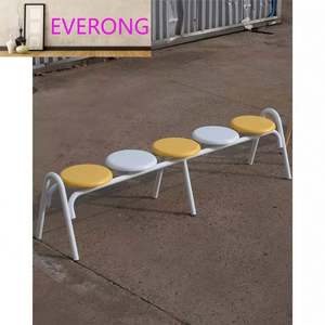 Ensemble de table et de chaises rondes en fer durable personnalisable avec un banc long à visage souriant pour terrasse, salon de thé à bulles, café - Product Image 5