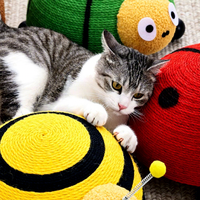 Grattoir pour chat en sisal naturel avec boule interactive à ressort, motif coccinelle mignonne, pour l'affûtage des griffes des chats d'intérieur - Vente en gros