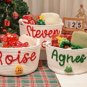 Cesta de regalo de tela navideña moderna personalizada, cesta de almacenamiento personalizada <span class=keywords><strong>para</strong></span> recién nacidos <span class=keywords><strong>para</strong></span> sala de estar, cesta de regalo de Navidad de un solo nivel - Product Image 1