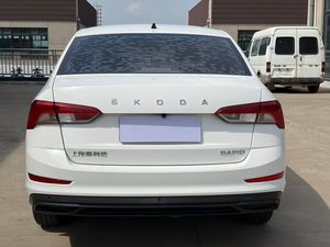 S-KODA R-APID Sedán Usado 2021 1.5L Automático 120HP L4 Blanco LHD Exportación China Bajo Kilometraje - Product Image 5