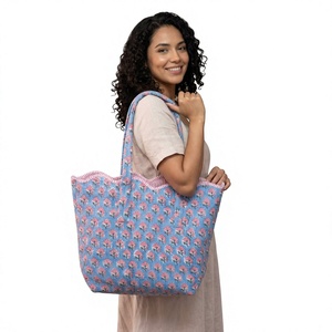 Bolso Tote de Moda con Cierre de Cremallera, Acolchado de Algodón de Alta Calidad, Diseño Festoneado Hecho a Mano, para Uso Diario - Product Image 1
