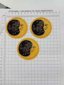 Patch brodé à la main motif lune - Product Image 2