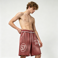 Shorts de course rouges 41 imprimés, en tissu épais, effet vintage, avec pulvérisation de couleur, style streetwear, ourlet déchiré, pour hommes, vente en gros, lot en vrac