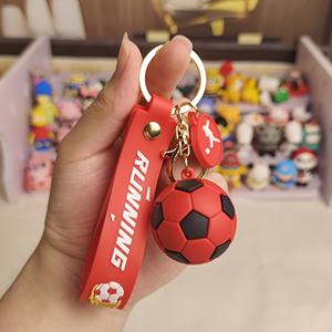 Porte-clés de football personnalisé en PVC 3D, pendentifs de voiture en plastique de dessin animé, vente en gros, pour articles cadeaux - Product Image 4