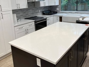 Pierre naturelle super blanche – Dalle de pierre blanche de qualité supérieure pour revêtements de sol de luxe et projets architecturaux - Product Image 1