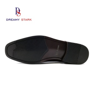 Chaussures pour hommes en cuir véritable de haute qualité, fabriquées à la main en Italie, design classique brun, logo personnalisé, design original. - Product Image 3