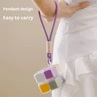 Portable Rubik's Cube 7 Jours Médecine Pilule Boîte Coloré Petit Voyage Vitamine Cas Conteneur Boîtes De Rangement Bacs pour Huiles De Poisson