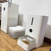 Distributeur automatique intelligent pour animaux de compagnie 2,5 L avec contrôle WiFi par application, câble anti-morsure, batterie de secours et bol en acier inoxydable pour chats et chiens