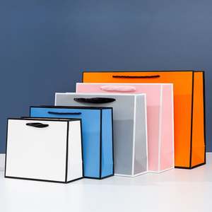 Sac en papier blanc personnalisé pour magasin de vêtements, avec logo imprimé, option d'emballage cadeau - Product Image 3