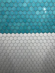 Carrelage de sol en porcelaine hexagonal classique blanc et noir 48x55,4 mm antidérapant pour usage hôtelier - Product Image 2