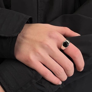 Anillo de Plata de Ley S925 con Acabado Negro, Diseño Geométrico, Unisex, para Uso Diario, con Engaste de Bisel, Joyería para el Dedo Índice - Product Image 1