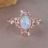 Bague de mariage tendance pour femme, en laiton plaqué rhodium, avec opale ovale délicate style halo et sertissage griffe, bijoux raffinés rétro