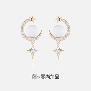 Pendientes de tuerca con diseño de estrella y luna, chapados en oro de 14K, con moissanita engastada en bisel, para mujer, joyería de regalo - Product Image 1