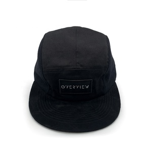 قبعة كامبر شبكية سوداء مخصصة بخمسة ألواح مع رقعة مطرزة خاصة، بتصميم عصري على طراز Y2K للرياضات الخارجية - Product Image 1