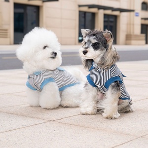 Chemise en jean rayée pour chiens et chats, tissu en coton respirant, col à revers, fermeture boutonnée, poche décorative à rabat, anneau en D pour laisse - Product Image 4