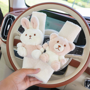 Almohadillas de hombro para cinturón de seguridad de coche con diseño de oso de dibujos animados, de lana de cordero, juguete de peluche decorativo para cubrir los cinturones de seguridad - Product Image 2