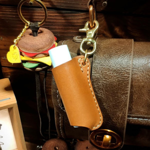 En stock: Estuche de cuero estilo retro para bálsamo labial, bolsa de almacenamiento portátil de cuero PU para bálsamo labial, estuche de cuero para brillo labial, llavero. - Product Image 4