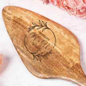 Juego de Servidores de Boda - Cuchillo para Pastel de Madera Grabado con Nombre y Fecha Personalizados para Regalo de Boda, Aniversario y Compromiso - Product Image 3