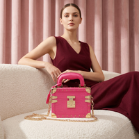 Sac à main en cuir fait main, mini-coffret rigide carré pour bijoux pour femme - Catégorie de produit : Boîtes à bijoux