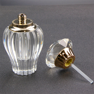 Verrerie de luxe de soins personnels avec couvercle, Design de beauté personnalisé en usine, Mini bouteilles de parfum transparentes faites à la main - Product Image 4