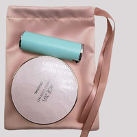 Pochettes en satin blanc avec cordon de serrage et logo personnalisé pour masque de sommeil
