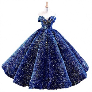 Robe de mariée rouge style princesse, manches trois-quarts, col en V, dos en dentelle brodé, taille empire, dos nu, illusion asymétrique - Product Image 5
