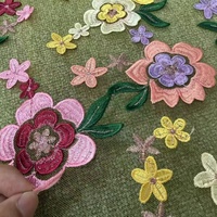 Vente Directe Fabricant Tissu Maille 100% Polyester Multicolore Broderie Appliquée Florale Tridimensionnelle Tissu Pleine Largeur