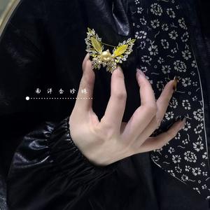 Broche de Flores Estilo Palacio Retro para Mujer, Broche de Mariposa Amarillo Beimu con Cuentas Doradas, Moda Nanyang, Cuentas Doradas con Forma de Animal, Venta al por Mayor - Product Image 4
