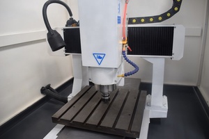 Venta <span class=keywords><strong>de</strong></span> Fábrica: Fresadora CNC 4040 <span class=keywords><strong>de</strong></span> Alta Precisión <span class=keywords><strong>con</strong></span> Servomotor y Caja <span class=keywords><strong>de</strong></span> Cambios para Grabado <span class=keywords><strong>de</strong></span> Moldes <span class=keywords><strong>de</strong></span> Calzado - Product Image 6