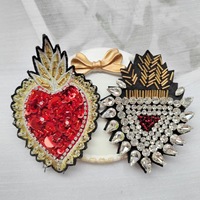 Patch en tissu de broderie en forme de coeur perlé fait à la main vêtements industrie lourde Patch décoratif Appliques Patch de décoration de mode