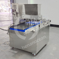 Machine automatique de fabrication de petits macarons, biscuits et gâteaux, avec découpeuse, extrudeuse et distributeur de garniture