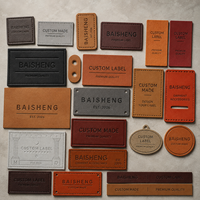 Étiquette de marque en caoutchouc moulé OEM, lettrage en relief, formes variées, options de couleurs, accessoires vestimentaires, étiquette en caoutchouc
