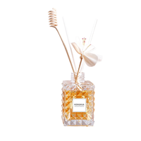 Flacon roll-on carré transparent en verre de 100 ml pour huiles essentielles et aromathérapie avec bouchon à vis sécurisé