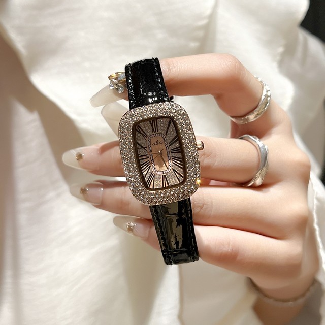 Luxury-Style Star-Ringed Women's Watch with Fashion Leather Strap, Set with Diamonds, Water-Resistant Quartz Movement
