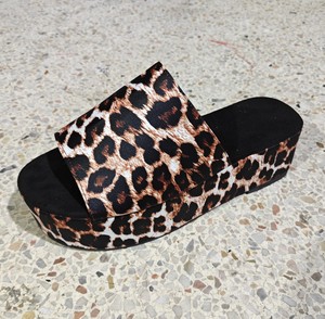 <span class=keywords><strong>Pantoufles</strong></span> à plateforme pour femmes, sabots de jardin, sabots d'été, talons hauts compensés, <span class=keywords><strong>pantoufles</strong></span> à la mode, <span class=keywords><strong>pantoufles</strong></span> compensées pour femmes, 2023 - Product Image 3