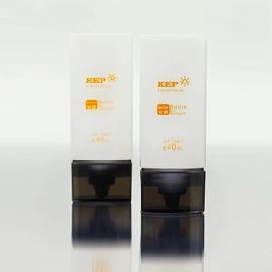 Bouteille d'emballage de protection solaire debout personnalisable avec pulvérisateur à pompe de sérigraphie Matériau EVOH à <span class=keywords><strong>cinq</strong></span> trois couches de forme carrée - Product Image 3