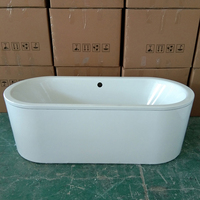 Baignoire Kaldewei avec jupe blanche, baignoire à entrée latérale avec douche, baignoire en acrylique, machine de finition, tablier noir avec finition mate et brillante