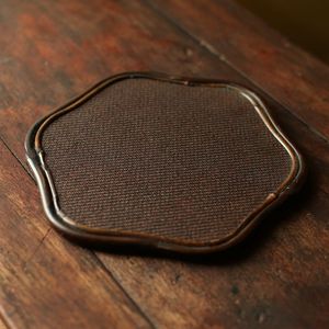 Alfombra de bambú y ratán morado con diseño de flor de ciruelo, soporte para tetera, utensilios y accesorios para la ceremonia del té de inspiración zen, posavasos. - Product Image 1