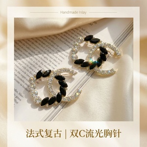 ขายตรงจากโรงงาน เข็มกลัดโลหะประดับเพชรหรูหรา ดีไซน์หรูหรา แรงบันดาลใจจากดีไซเนอร์ เครื่องประดับแฟชั่นสำหรับผู้หญิง เหมาะสำหรับงานแต่งงาน งานปาร์ตี้ ทุกฤดูกาล - Product Image 4
