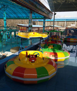 Jeux aquatiques de défi : Bateaux tamponneurs électriques pour adultes et enfants, Voitures tamponneuses - Product Image 2