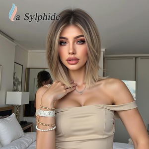 Peluca completa para mujer La Sylphide, peluca corta y recta hasta los hombros con degradado marrón y raya central, estilo europeo americano - Product Image 2