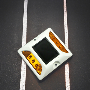 Đúc nhôm đường cao tốc dẫn mèo mắt năng lượng mặt trời đường dấu hiệu IP68 hướng dẫn đường Stud phản quang đường lái xe đánh dấu năng lượng mặt trời 30 tấn tải đường Stud - Product Image 6